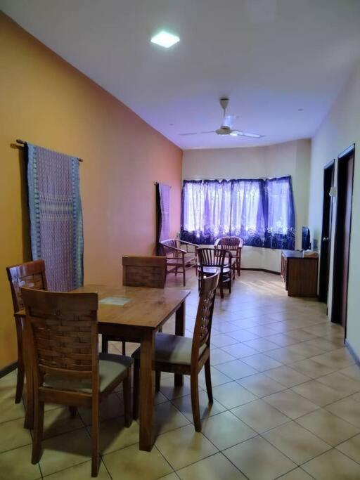 Homestay Elina - Cheap And Cosy Порт-Диксон Экстерьер фото